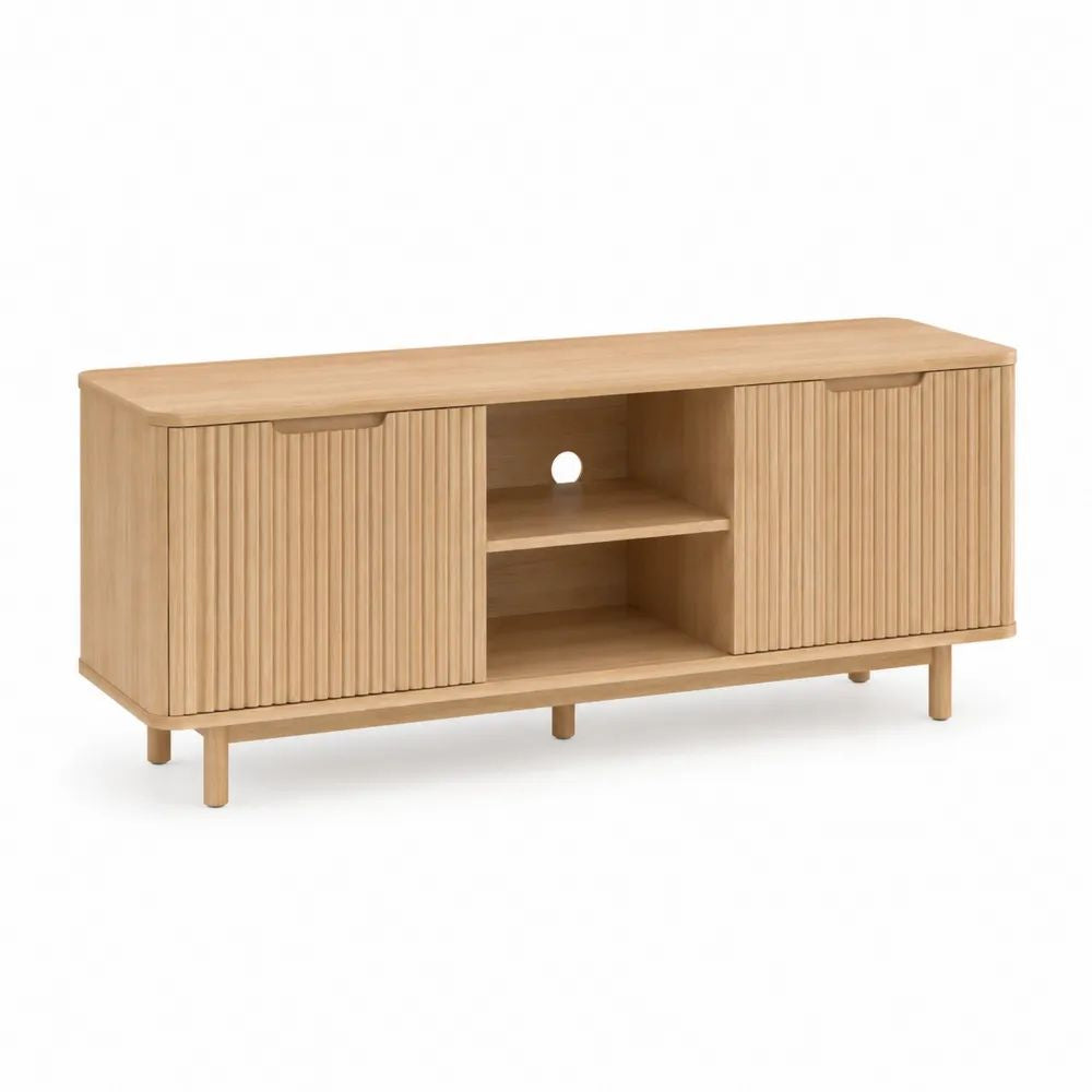 Meuble TV bas rectangulaire en MDF plaqué chêne clair, 2 portes cannelées et 2 niches, 140 × 40 × 65 cm